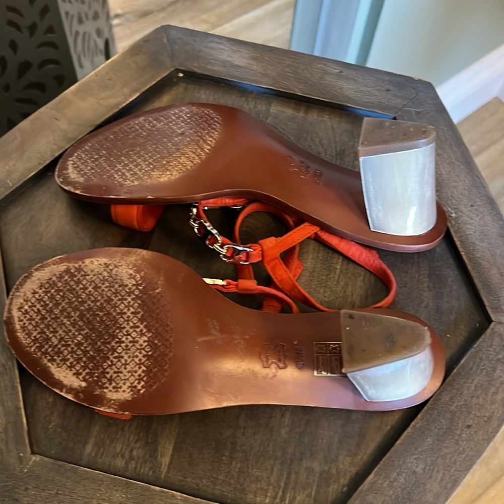 🛑 1 hour sale. Tory Burch, Orange Sandals with Chain Detail, 6.5. Worn once. - Picture 11 of 12